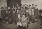 Первоклассники Черномысовской школы, 1939 г. В 3-м ряду 3-я слева Шарыпова Марсулья.