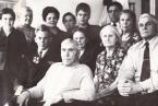 Харалгин Т.З. (в центре) с родными и друзьями, 1960-1970 гг. 