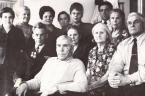 Романов В.И. (2-й ряд, 2-й слева) в кругу друзей и родных. 1980-е гг. 