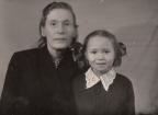 Голышева Клавдия Яковлевна с дочерью. 1950-е гг. 