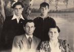 Семья Григорьевых: Михаил Михайлович, Анна Георгиевна, Вольдемар и Виктор. 1961 г.