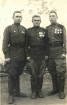 Поспелов Илья Петрович (слева) с боевыми товарищами, 1946 г.  