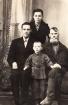 Шанауров В.Д. с сыном Василием, снохой Антониной и внуком Эдуардом. 1950-е гг.  