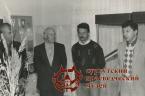 Встреча с учителем В.В. Бауэром на 20-летии со дня окончания Сургутской средней школы №1. 1986 г. 