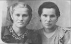 Чаузова (Бесперстова) Налина (слева) и Анфиса Соколова (Разбойникова). 10 августа 1956 г. 