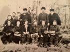 Джаднаев Эренджен (2-й ряд 2-й справа) на лесозаготовках. Сургутский район, 1950-е гг.