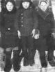 Насиба Байнакова  с детьми Утаврам, Жакепом у дома на улице Болотной, дом 9, пос. Черный Мыс, 1940-е гг.