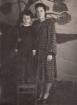 Попова (в дев. Серединова) Нина Георгиевна с дочерью Ларисой. 1952 г. 