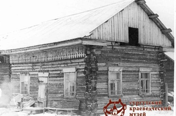 Здание лаборатории Сургутского рыбзавода. 1940-1950-е гг. Источник: из фондов Сургутского краеведческого музея