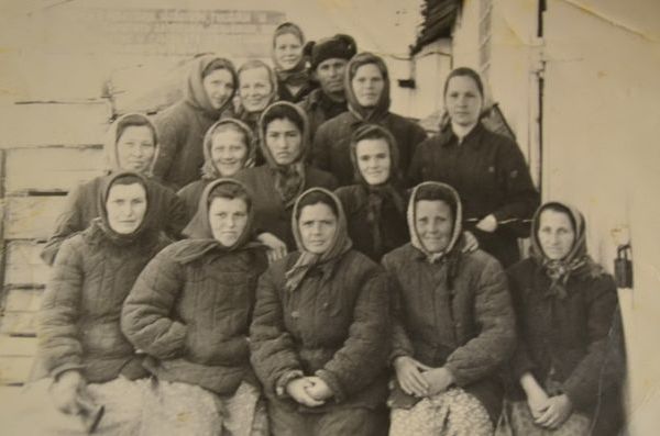 Работницы Сургутского рыбокомбинатат. 1950-е гг. Источник: СГООЛППР "НАША ПАМЯТЬ"